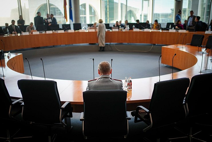 Der Untersuchungsausschuss hat viele Zeugen vernommen, vor allem aus der Bundeswehr sowie dem Auswärtigen Amt, dem Verteidigungs-, Entwicklungs- und Innenministerium. (Archivfoto) - © Kay Nietfeld/dpa