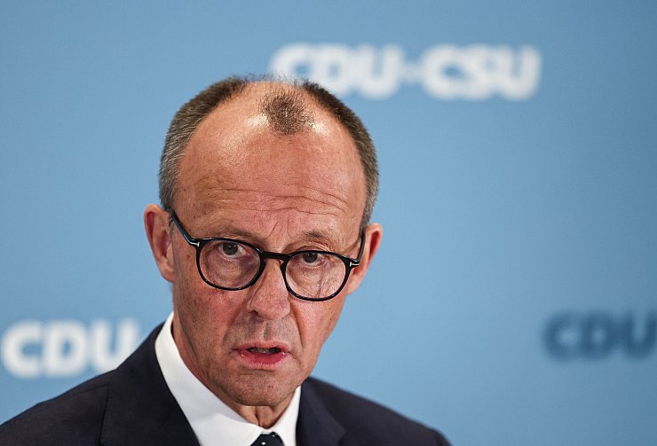 Merz will der Bundespolizei mehr Befugnisse bei Abschiebungen geben. - © Hannes P Albert/dpa