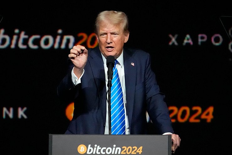 Auf einer großen Bitcoin-Konferenz in Nashville hat Trump verspochen, den Kryptomarkt weitgehend unreguliert zu lassen. (Archivbild) - © Mark Humphrey/AP/dpa
