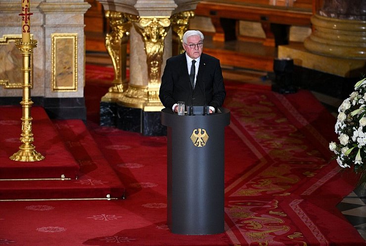 Bundespräsident Steinmeier würdigt seinen gestorbenen Vorgänger Köhler als «unermüdlichen Diener unseres Gemeinwesens». - © Annegret Hilse/Reuters/Pool/dpa