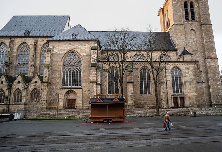Unbekannte sollen an der Reinoldikirche versuchten haben, zwei Obdachlose zu töten. (Archivbild) - © Bernd Thissen/dpa