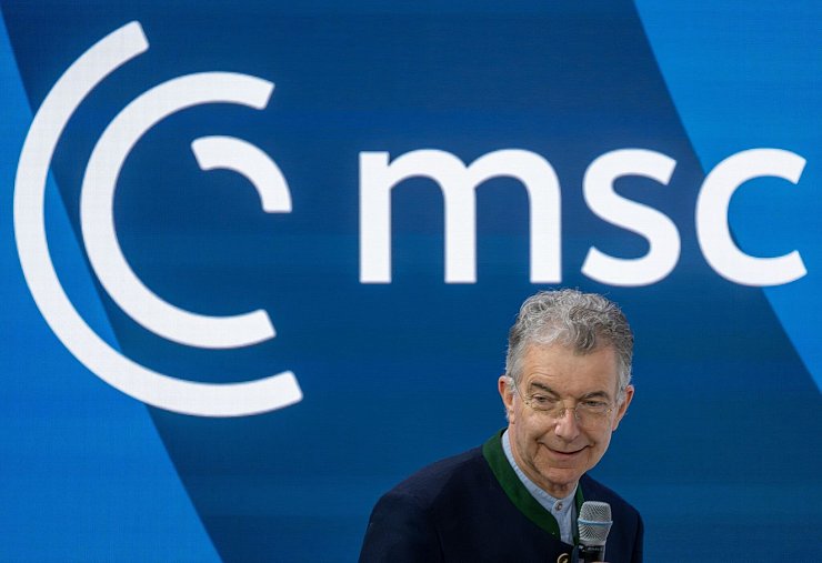 Emotionaler Abschied: Christoph Heusgen kamen bei seinem Abschied auf der MSC-Bühne die Tränen. - © Peter Kneffel/dpa