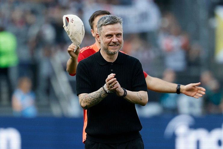 Hat die deutsche Meisterschaft fast schon gewonnen: Bayern-Coach Alexander Straus - © Heiko Becker/dpa