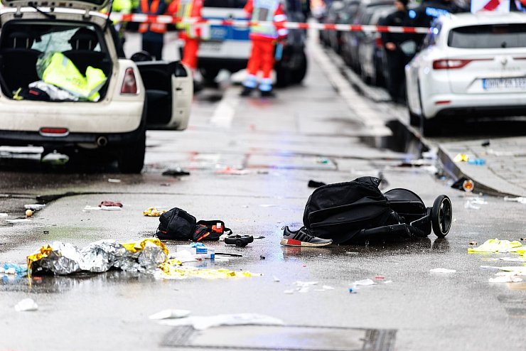 In München ist ein Auto in eine Menschengruppe gefahren. - © Matthias Balk/dpa