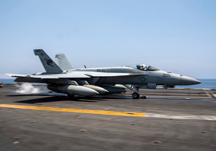 Mit dem Angriff auf den Öl-Hafen Ras Isa will das US-Militär den Huthi eine wichtige Finanzierungsquelle entziehen. (Archivbild) - © Mc3 Nate Jordan/U.S. Navy/Planet Pix via ZUMA Press Wire/dpa