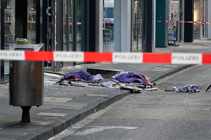 Die Polizei ermittelt zu den Hintergründen der erneuten Explosion in Köln. - © Henning Kaiser/dpa