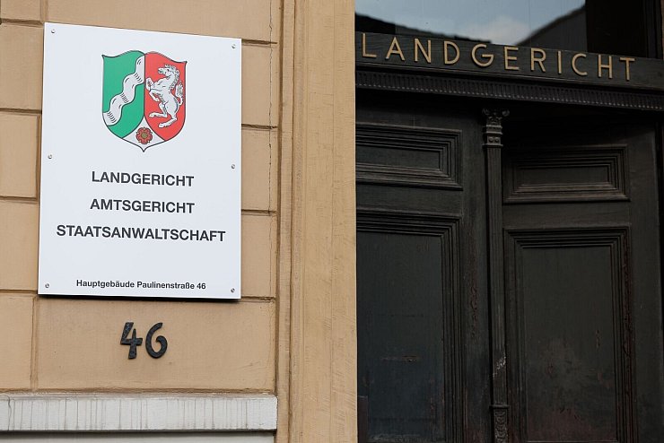 Die große Jugendkammer verhandelt in Detmold wegen des Alters der Angeklagten unter Ausschluss der Öffentlichkeit - Besucher und Medienvertreter sind im Saal nicht zugelassen. - © Friso Gentsch/dpa