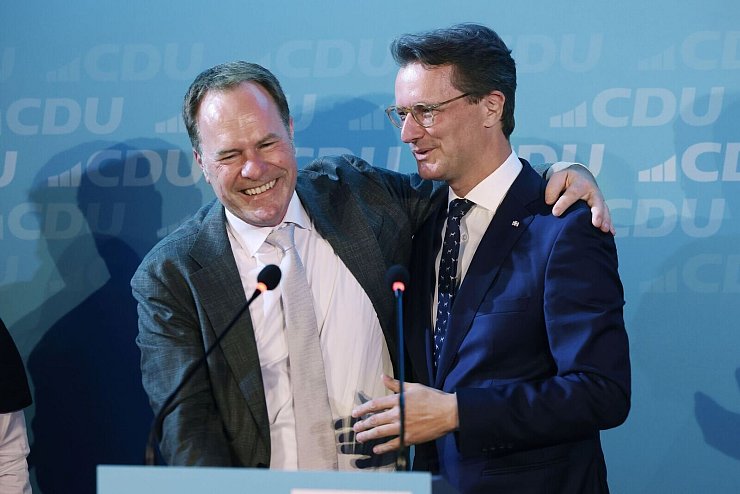 In der NRW-Landeshauptstadt geht Amtsinhaber Stephan Keller (CDU) in eine zweite Amtszeit. - © David Young/dpa