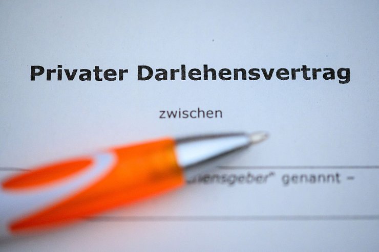 Positive Schufa-Bewertung hilft beim Kreditabschluss (Symbolbild) - © Jonas Walzberg/dpa