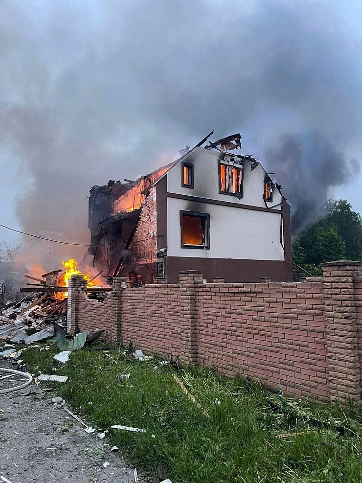Von Samstag bis Montag gab es die heftigsten Drohnenangriffe auf die Ukraine seit Beginn des Kriegs. - © Uncredited/Ukrainian Emergency Service/AP/dpa