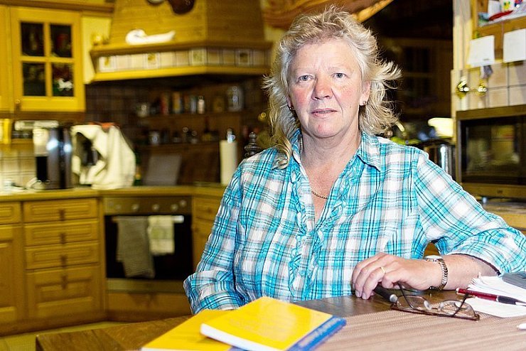 Schiedsfrau Siliva Geise in ihrer gemütlichen Küche. 