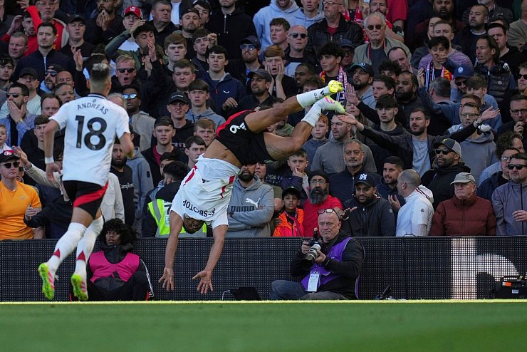 Fulhams Rodrigo Muniz feiert das dritte Tor seiner Mannschaft. - &copy; Kin Cheung/AP/dpa