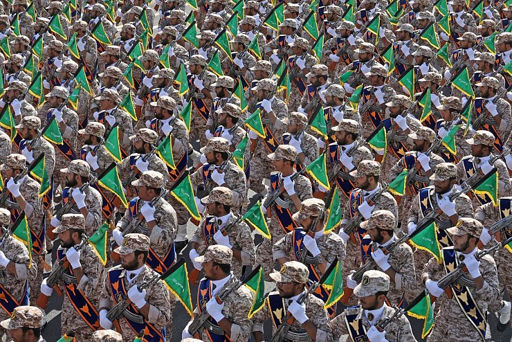 Als Vergeltung für jüngste Terrorangriffe feuern Irans Revolutionswächter Raketen auf Syrien. Ziel sei die Terrormiliz Islamischer Staat (Archivbild). - © Vahid Salemi/AP/dpa