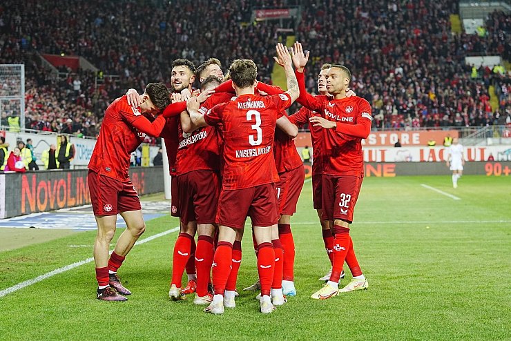Der 1. FC Kaiserslautern setzt sich gegen Fortuna Düsseldorf mit 3:1 durch. - © Thomas Frey/dpa