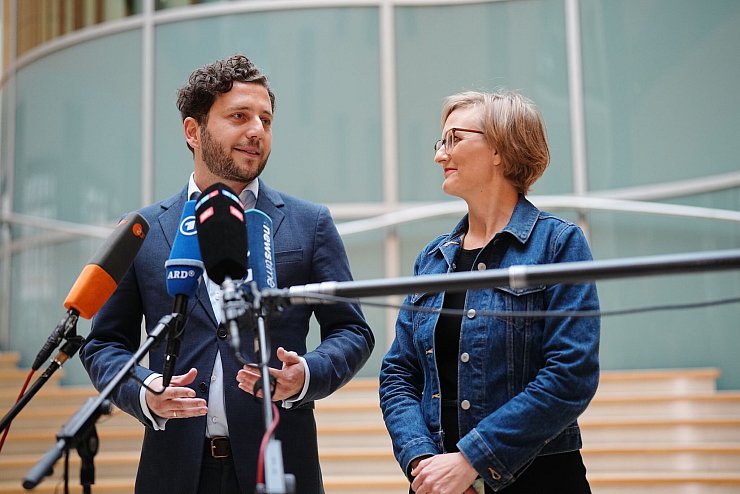 Franziska Brantner und Felix Banaszak wollen Grünen-Vorsitzende werden. - © Kay Nietfeld/dpa