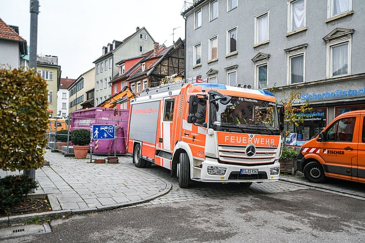 Die Feuerwehr musste noch einmal ausrücken. (Foto-aktuell) - © Jason Tschepljakow/dpa