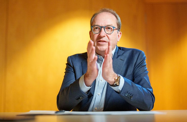 CSU-Landesgruppenchef Dobrindt will neue Rolle für den Koalitionsausschuss. - © Michael Kappeler/dpa
