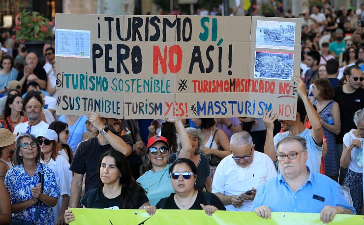 Der Unmut gegen Massentourismus wird auf Mallorca immer größer, aber nicht nur dort. (Foto Archiv) - © Clara Margais/dpa