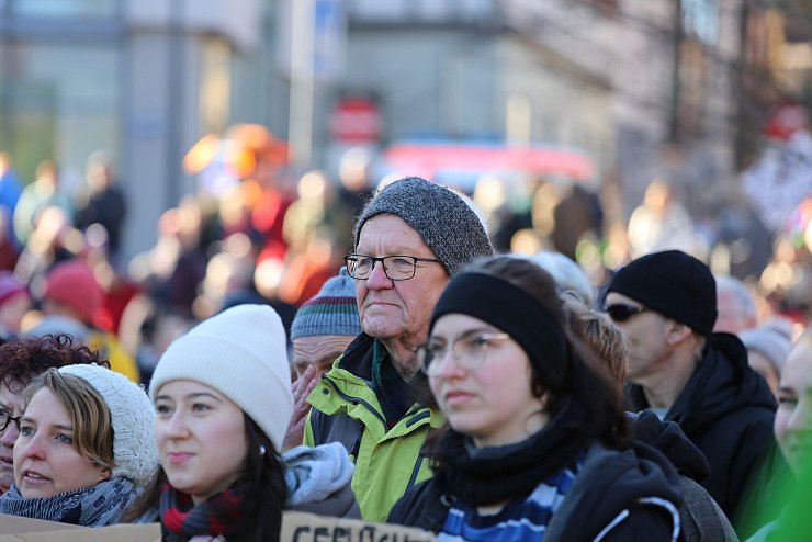 Baden-Württembergs Ministerpräsident Winfried Kretschmann war bei der Demonstration in Sigmaringen mit dabei. - © David Pichler/dpa