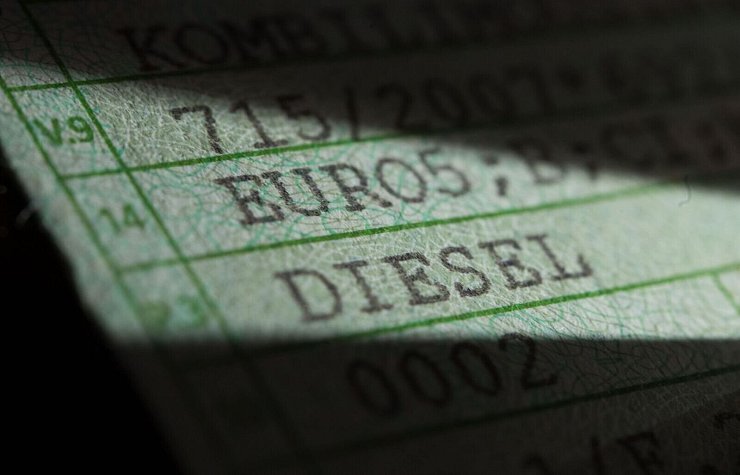 Hat der Fahrzeugschein bald ausgedient? (Archivbild) - © Marijan Murat/dpa/dpa-tmn