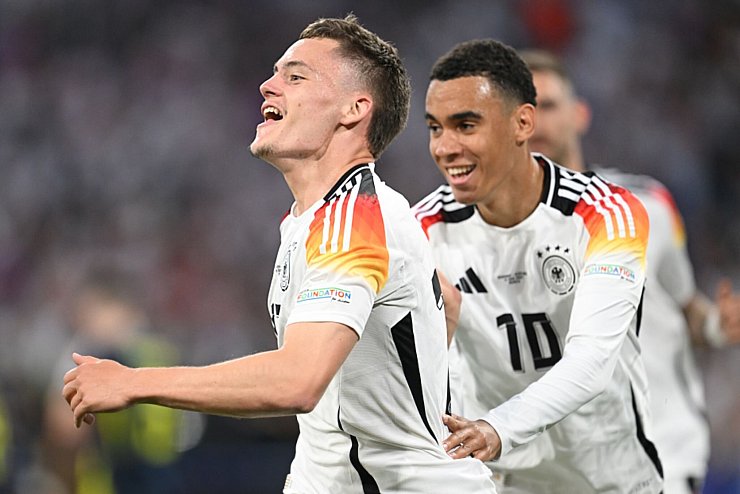 Spielen Florian Wirtz (l) und Jamal Musiala (r) eines Tages beim FC Bayern zusammen? - © Sven Hoppe/dpa