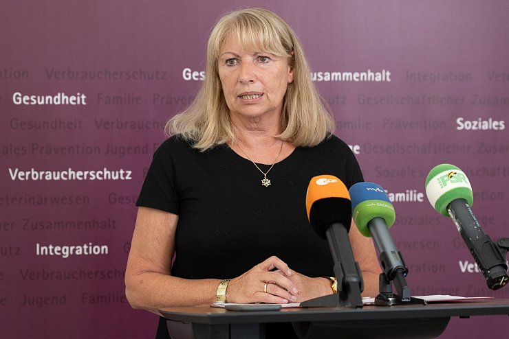 Petra Köpping (SPD) ist derzeit Sozialministerin von Sachsen. - © Sebastian Kahnert/dpa