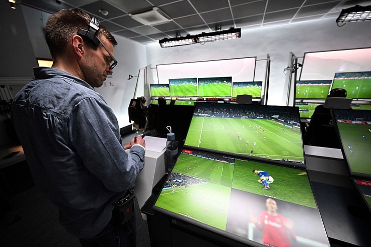 Jochen Drees, Leiter Innovation und Technologie bei der DFB Schiri GmbH, zieht für die übernächste Saison mit dem VAC um. - © Federico Gambarini/dpa