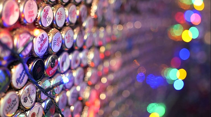 Nach dem Tod der Mutter klebt Zeidler jahrelang nicht. - © Jörn Hüneke/dpa