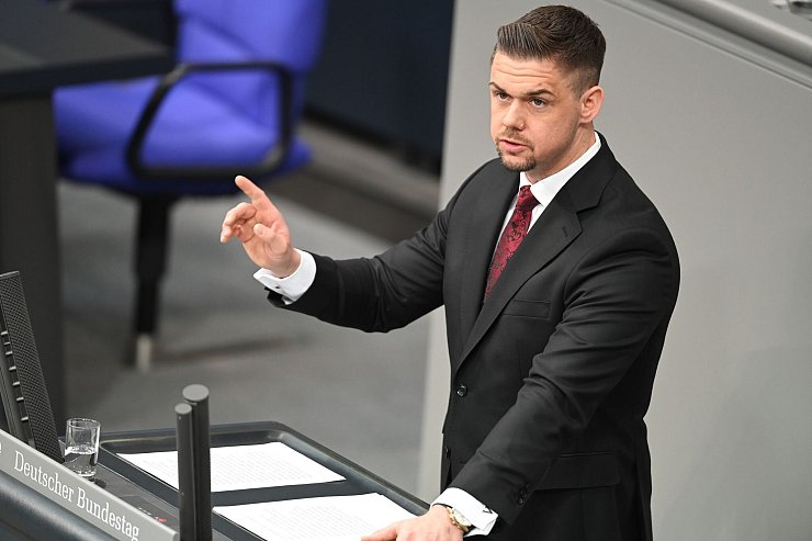 Gnauck vertritt die AfD im parlamentarischen Verteidigungsausschuss. - © Jessica Lichetzki/dpa