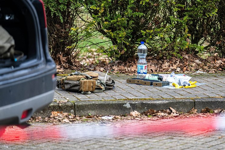 Der Soldat räumte vor Gericht ein, sich wie bei einem Bundeswehreinsatz mit Waffen und Proviant versorgt zu haben. (Archivbild) - © Sina Schuldt/dpa