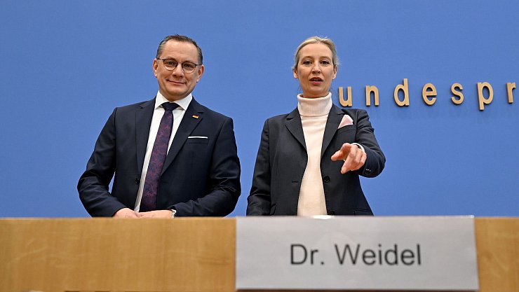 Die Parteivorsitzende der AfD, Alice Weidel, schielt schon auf die nächste Bundestagswahl. - © Sören Stache/dpa