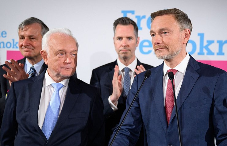 Wolfgang Kubicki (72), der nächste Woche Geburtstag hat, traut sich zu, die taumelnde FDP wieder aufzurichten. - © Bernd von Jutrczenka/dpa