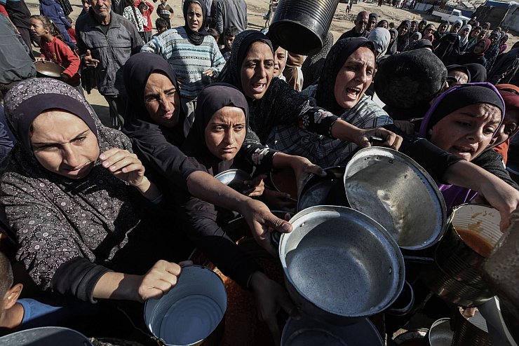 Hilfsorganisationen waren vor einer unmittelbar bevorstehenden Hungersnot vor allem im Norden des Gazastreifens. - © Omar Ashtawy Apaimages/APA Images via ZUMA Press Wire/dpa
