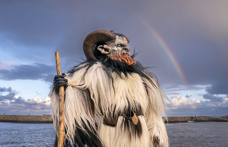 Krampus jagt nicht nur Kindern Angst und Schrecken ein. (Archivbild) - © Danny Lawson/PA Wire/dpa