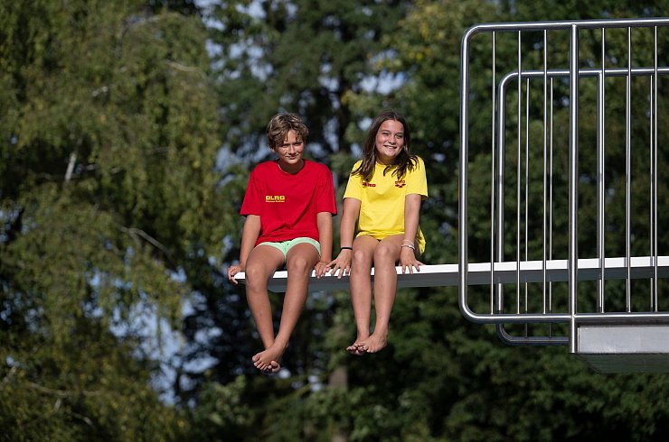 Heute sind Marlene und Leo froh, dass das Kind durch ihren Einsatz gesund geblieben ist. - © Marijan Murat/dpa