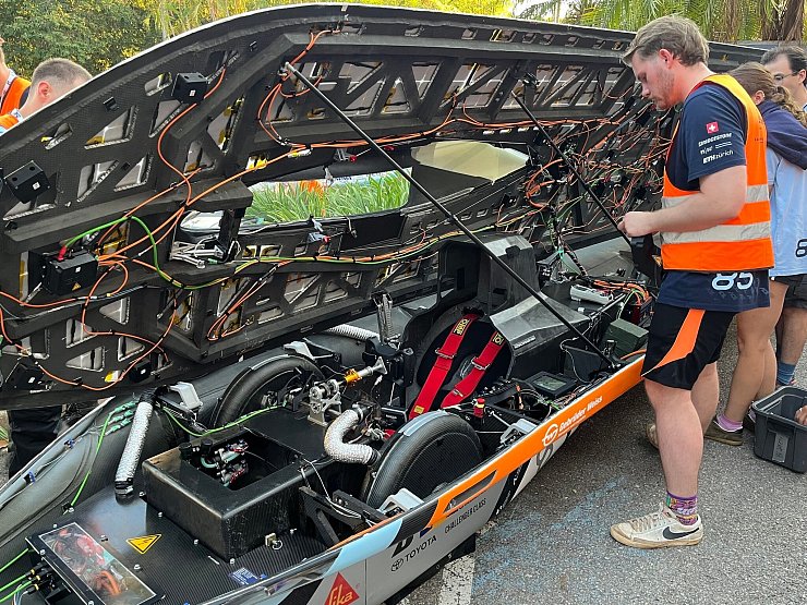 Beim World Solar Challenge geht es mit selbst entworfenen Elektrofahrzeuge 3000 Kilometer weit durch Australien. - © Lloyd Jones/AAP/dpa