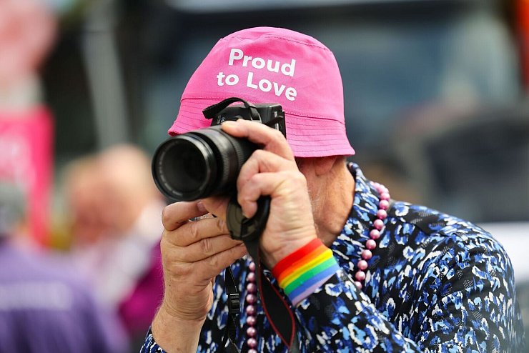 Liebe doch, wen du willst: CSD in Hamburg - © Christian Charisius/dpa