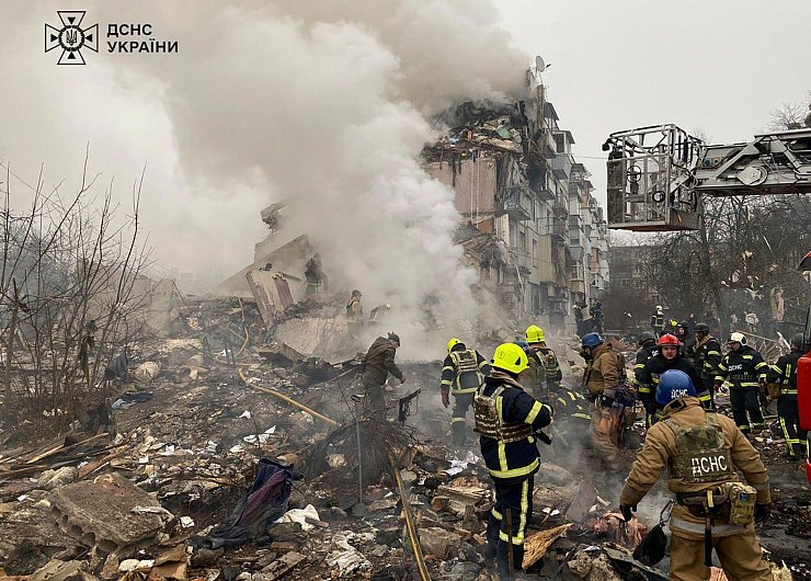Der Raketenangriff auf Poltawa tötete etliche Menschen. - © Uncredited/Ukrainian Emergency Service/AP/dpa