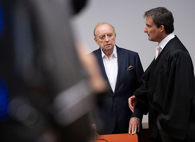 Schuhbeck und seine Verteidiger legten keine Revision ein. (Archivbild) - © Peter Kneffel/dpa