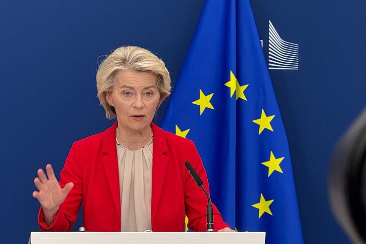 Hofft weiter auf Verhandlungen: EU-Kommissionspräsidentin Ursula von der Leyen. (Archivbild) - © Helena Dolderer/dpa