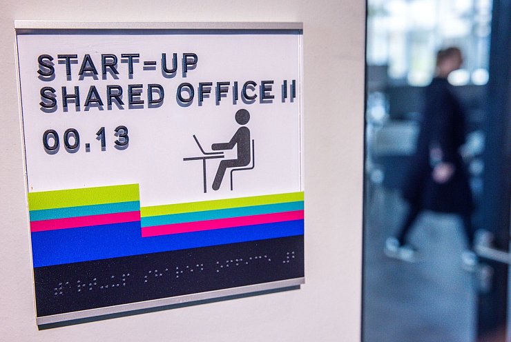 Die deutsche Startup-Branche sieht ausländische Gründer für unverzichtbar an (Archivbild) - © Jens Büttner/dpa
