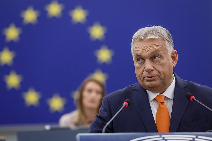 Orban fordert ein Umdenken in der EU-Asylpolitik. - © Jean-Francois Badias/AP/dpa