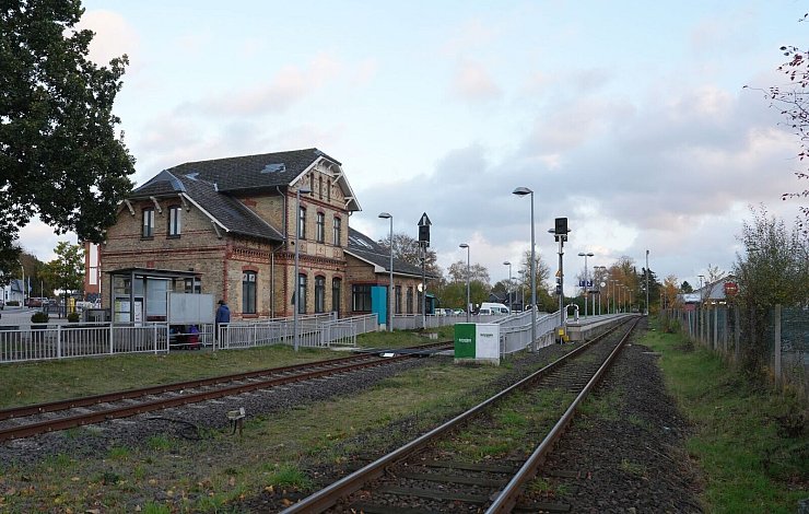 Die Bahnstation Sörup auf der Strecke zwischen Kiel und Flensburg hat einen Sonderpreis erhalten. (Foto Produktion) - © Marcus Brandt/dpa