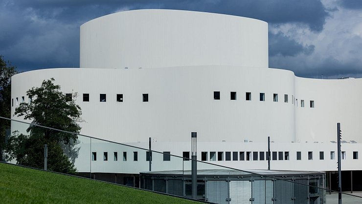 Das Schauspielhaus Düsseldorf ist eines der größten Sprechtheater im deutschsprachigen Raum. - © Rolf Vennenbernd/dpa