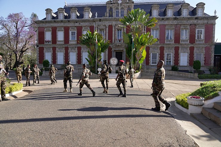 Bereits in der Vergangenheit spielte die Spezialeinheit Capsat eine Rolle bei Machtwechseln im Inselstaat. - © Brian Inganga/AP/dpa