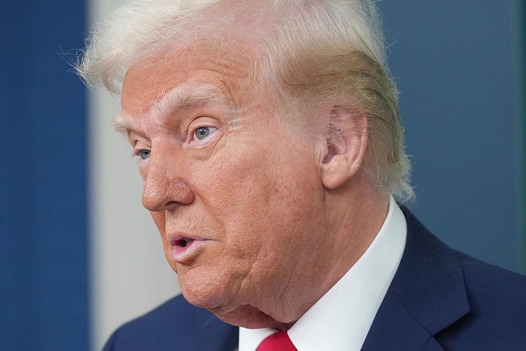 Die Aktion ist Teil eines rigorosen Umbaus im Staatsapparat, den Präsident Trump vorantreibt. (Archivbild) - © Jacquelyn Martin/AP/dpa