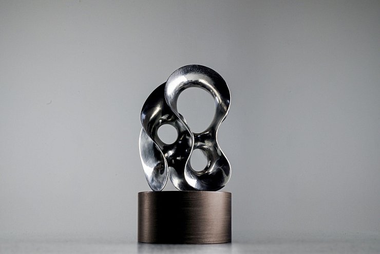 Diesen Award erhalten die Preisträger. - © Right Livelihood Foundation/dpa