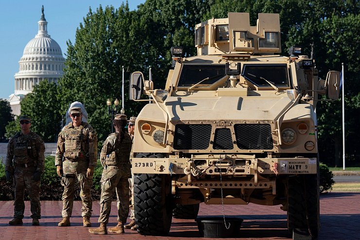 Soldaten im Stadtbild: In Washington ist das zum Alltag geworden (Archivbild). - © Jose Luis Magana/FR159526 AP/AP/dpa