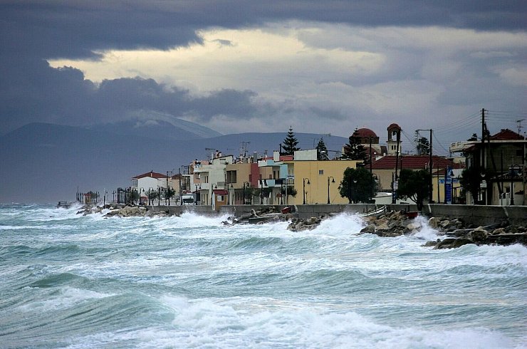 NOAA geht davon aus, dass der Meeresspiegel Ende des Jahrhunderts rund 30 Zentimeter höher liegt als im Jahr 2000, - © picture alliance / dpa