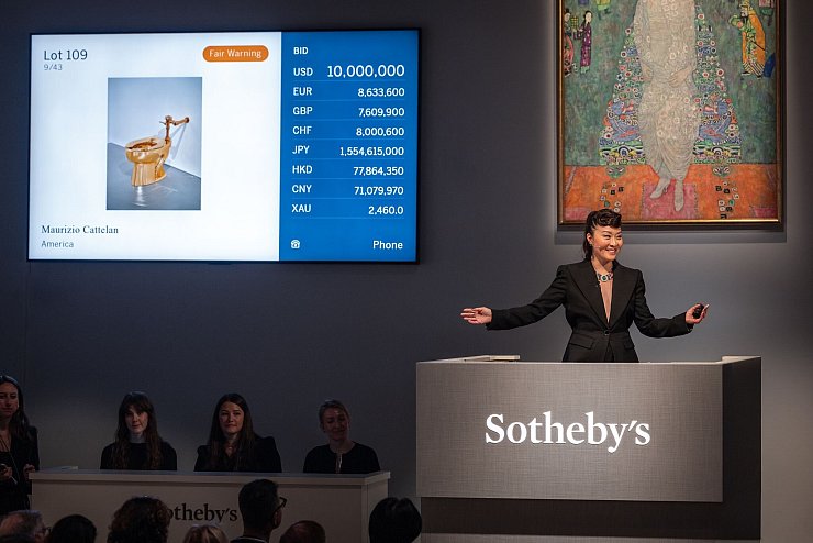 Die Versteigerung des Klos hatte schon im Vorfeld für viel Aufsehen gesorgt. - © -/Sotheby\\\'s/dpa